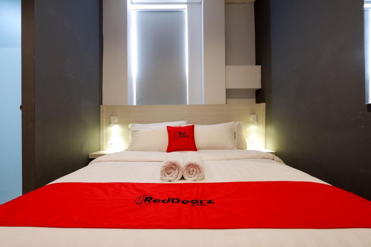 Reddoorz Plus Near Ciputra Mall Simpang Lima Semarang Esterno foto