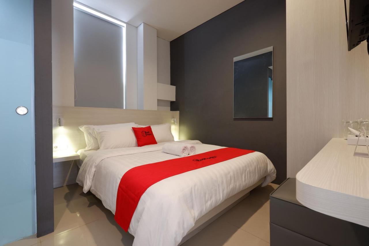 Reddoorz Plus Near Ciputra Mall Simpang Lima Semarang Esterno foto