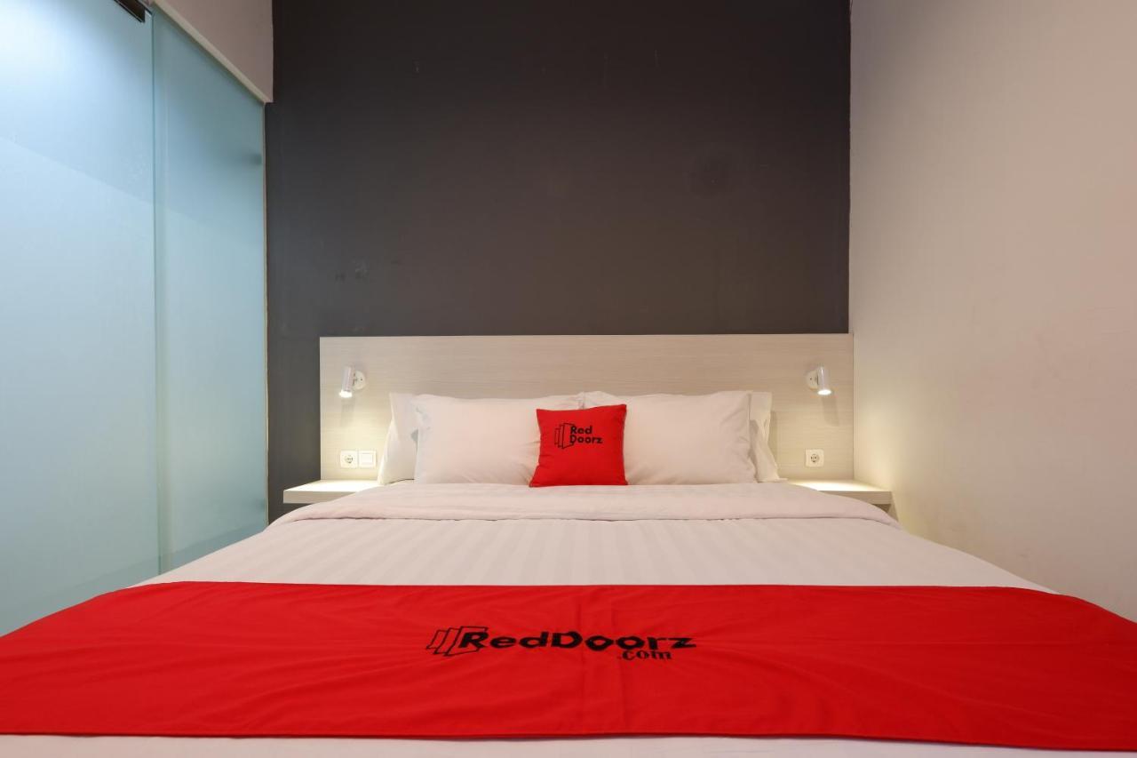 Reddoorz Plus Near Ciputra Mall Simpang Lima Semarang Esterno foto