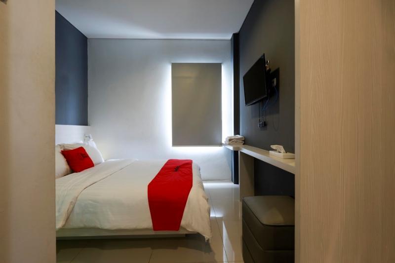Reddoorz Plus Near Ciputra Mall Simpang Lima Semarang Esterno foto